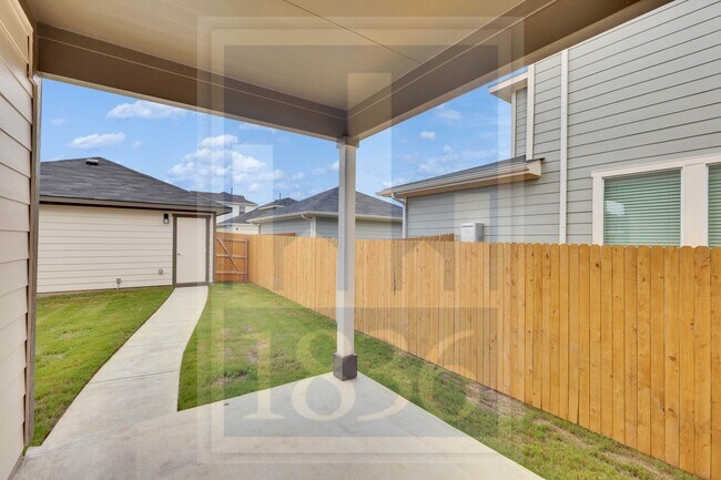 Building Photo - 304 Azua Path