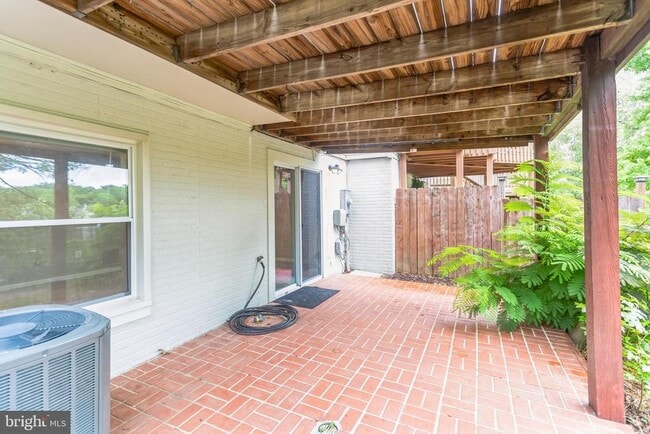 Building Photo - 5335 Lake Cove Ct