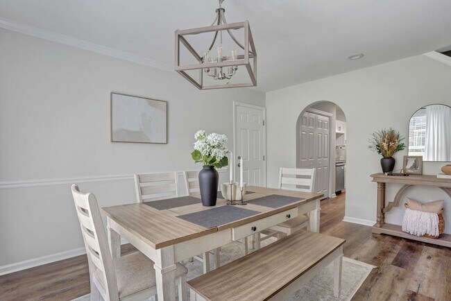 Building Photo - 3 bedroom 2.5 bath with bonus room in Lega...