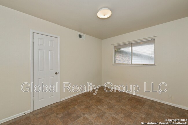 Building Photo - 103 Brettonwood Dr