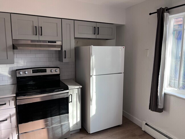 Building Photo - 1632 Chester St