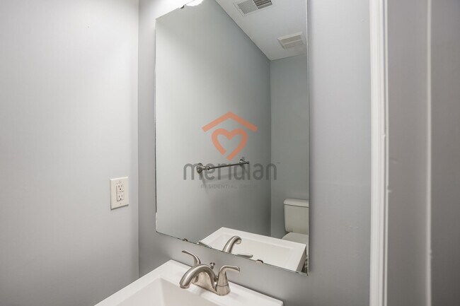 Building Photo - 3 Bedroom, 2.5 Bath - Ladson Area