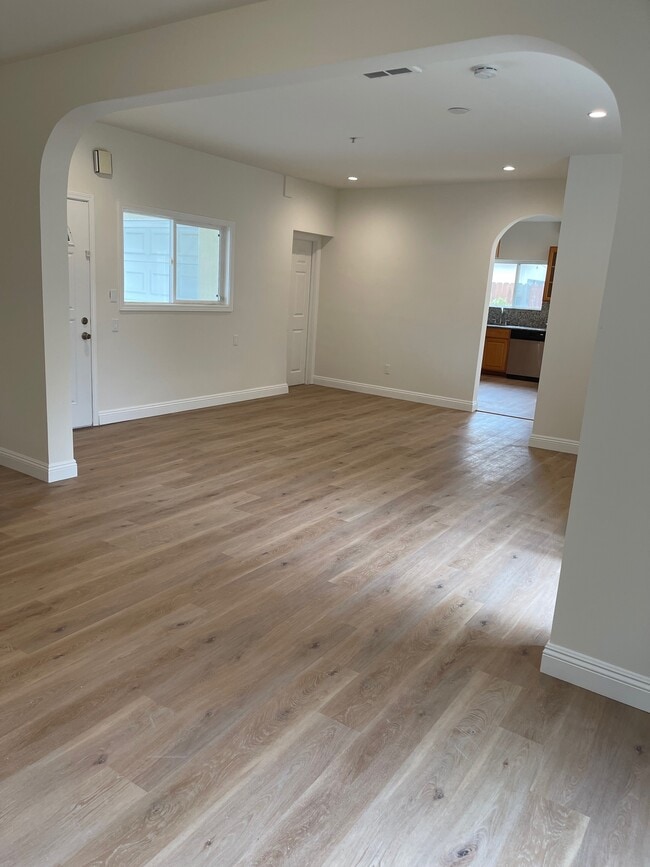 Building Photo - 4028 Tilden Ave