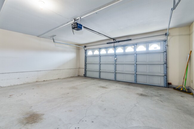 Building Photo - 2084 Costa del Sol