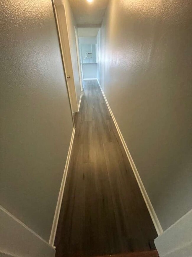 Building Photo - Cute and Cozy 2/1 in Mulberry- Apply FOR FREE now!!