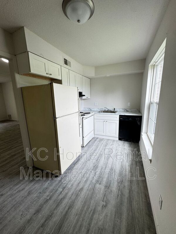 Building Photo - 8620 Countryshire Ln