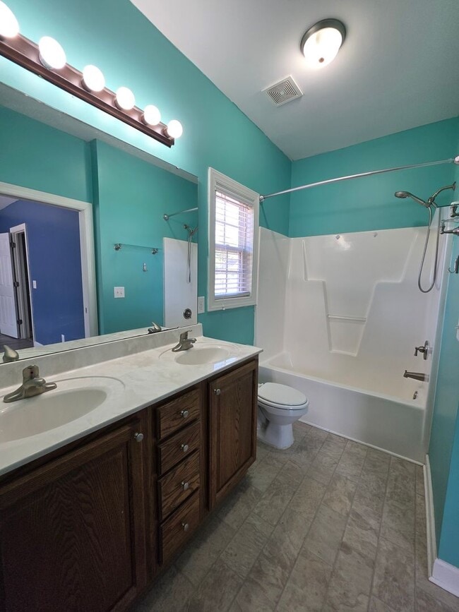 Building Photo - Country Comfort in Ryans Run