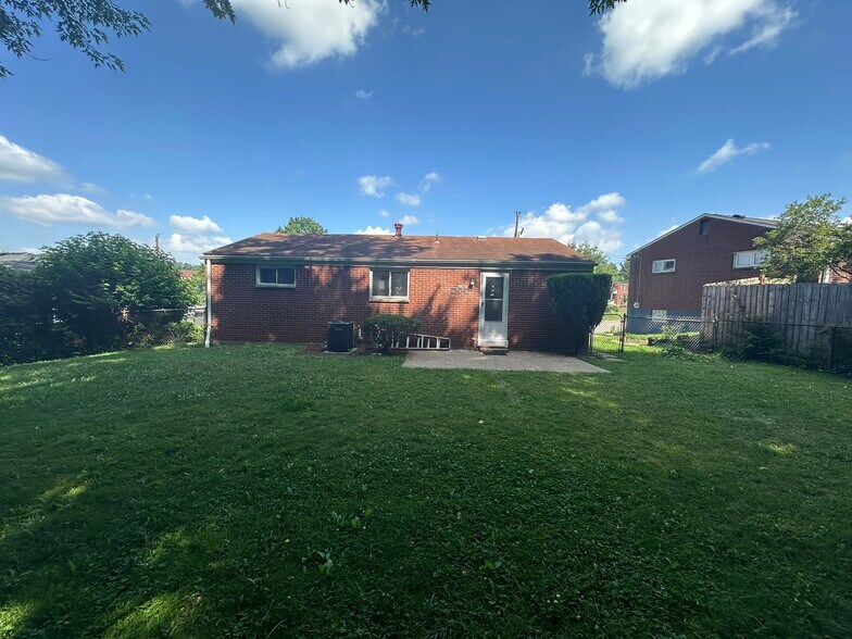 Building Photo - 416 Macbeth Dr
