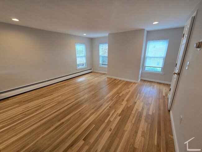 Building Photo - 3bed 2bath in Watertown