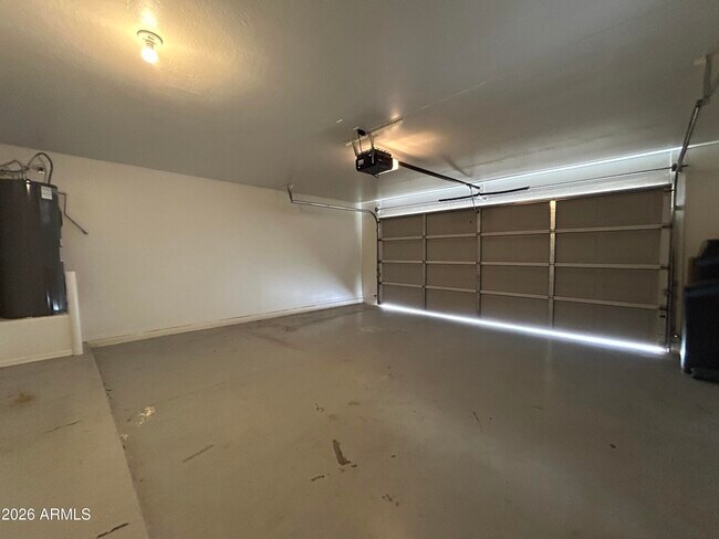 Building Photo - 10542 W Alvarado Rd