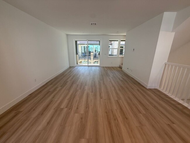 Building Photo - Brand New Townhome in Moonstone Community ...