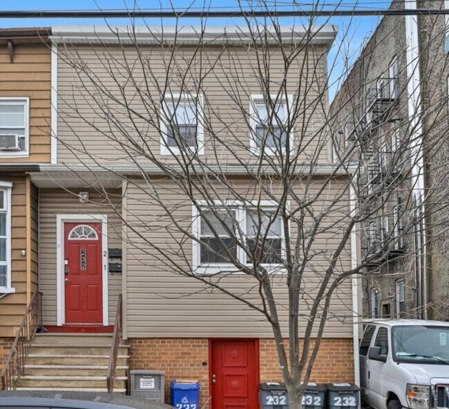 Building Photo - 232 Hancock Ave