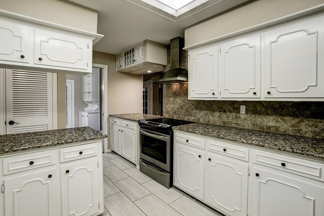 Building Photo - 15010 Kimberley Ct