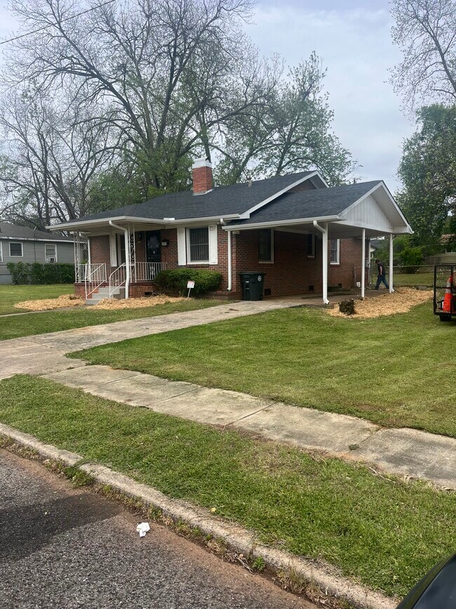 Building Photo - 56 18th Ave S