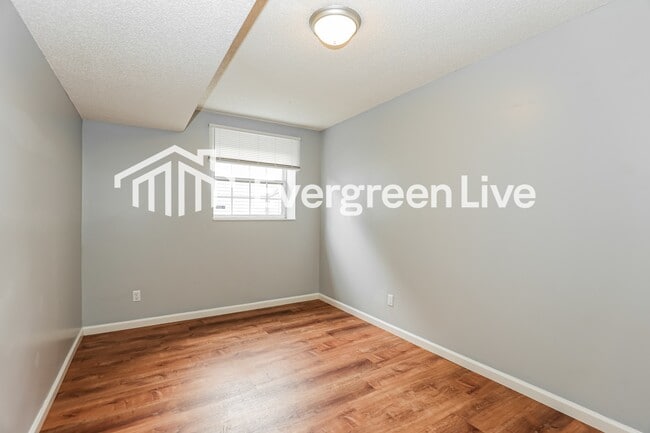 Building Photo - 2013 Monarch Dr