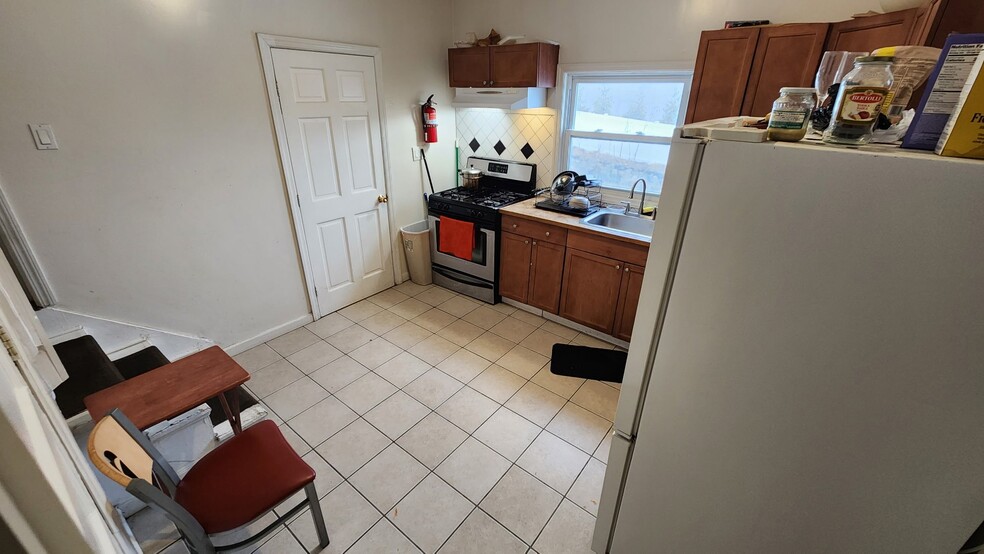 Building Photo - 721 Birch St