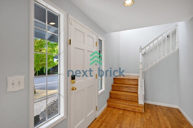 Building Photo - "Spacious 4-Bedroom Retreat with 2.5 Baths in Charming Sammamish Setting"