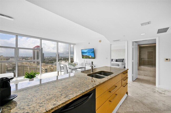 Building Photo - 1830 S Ocean Dr