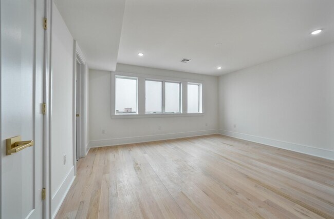 Building Photo - 6719 Meadowview Ave