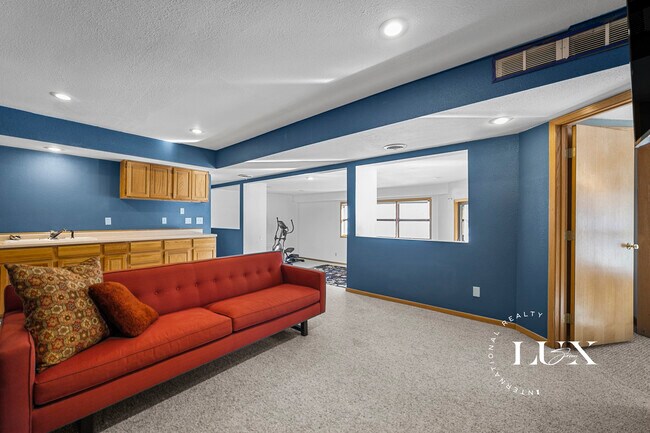 Building Photo - 2504 Sheffield Cir N