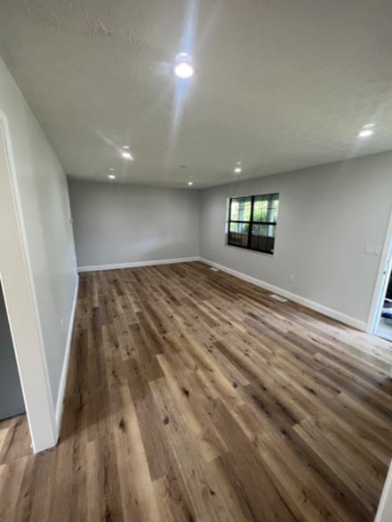 Building Photo - 208 Mount David Dr