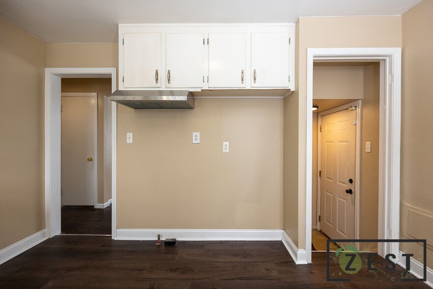 Building Photo - OPEN HOUSE SATURDAY MAY 3RD 2025 10-10:30A...