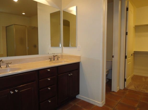 Building Photo - 3075 S Ashley Dr