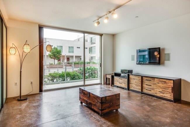 Building Photo - Centre Street Lofts 2 Bed/2Bath