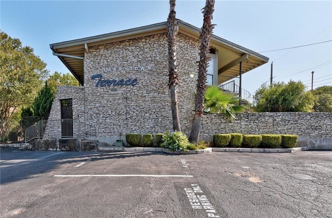 Building Photo - 2308 Enfield Rd