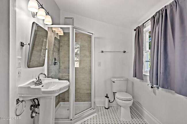 Building Photo - 418 Massalina Dr