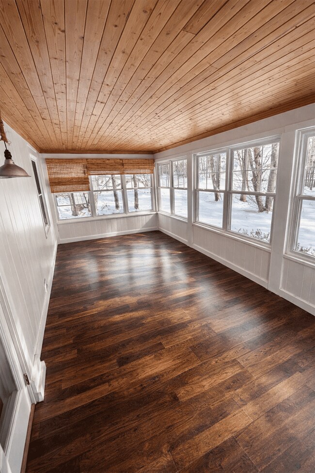 Building Photo - 4933 N Parma Rd