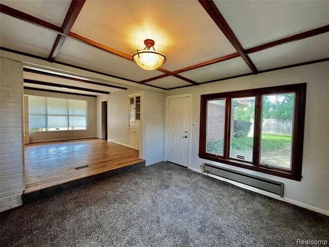 Building Photo - 6901 Woodbank Dr