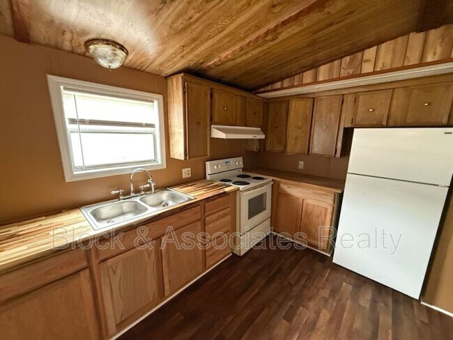 Building Photo - 212 Chaney Rd
