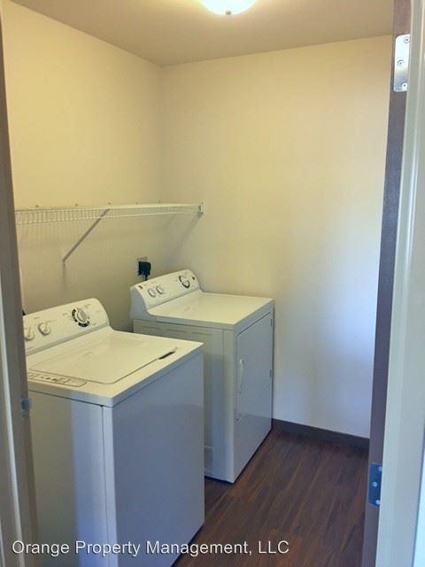 Building Photo - 1406 Main St N