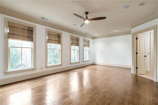 Building Photo - 58 Sheridan Dr NE