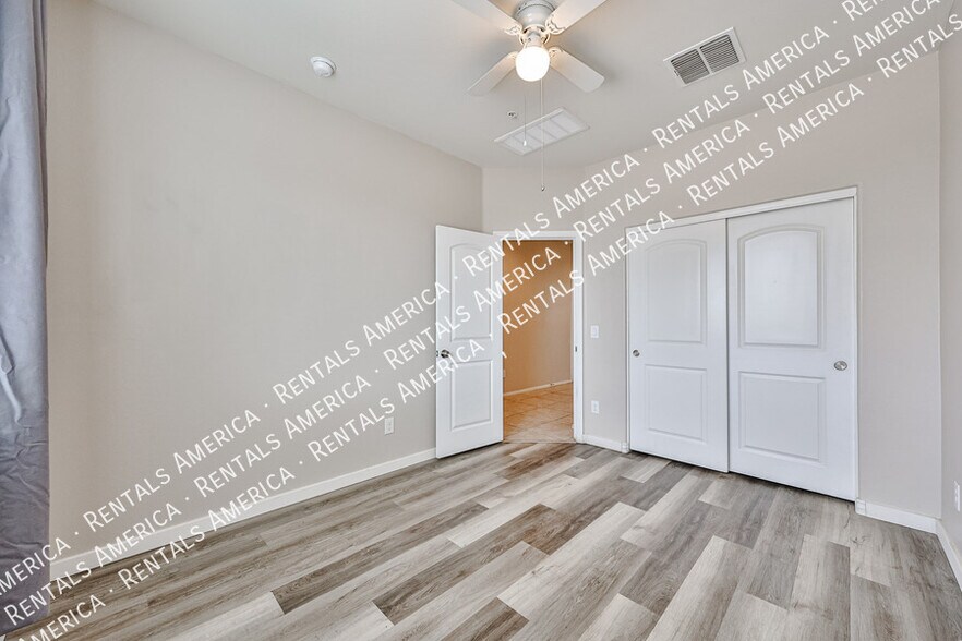 Building Photo - 30938 W Mitchell Dr