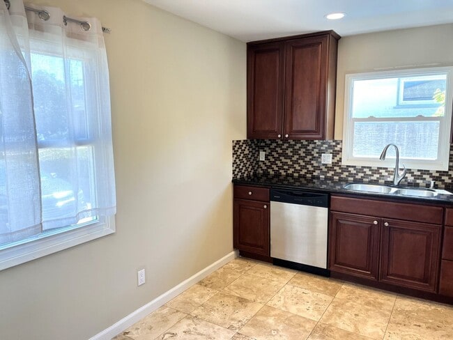 Building Photo - 5657 Barclay Ave