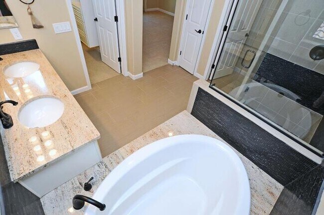 Building Photo - Stunning Executive Home (former model) in ...