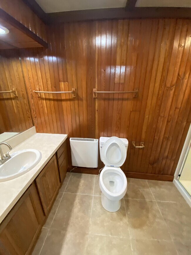 Building Photo - Chestnut Grove Village 17, 18, 19