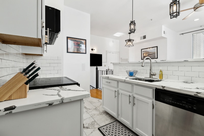 Building Photo - 330 Julia St