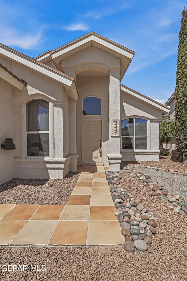Building Photo - 1445 Paseo De Flor St