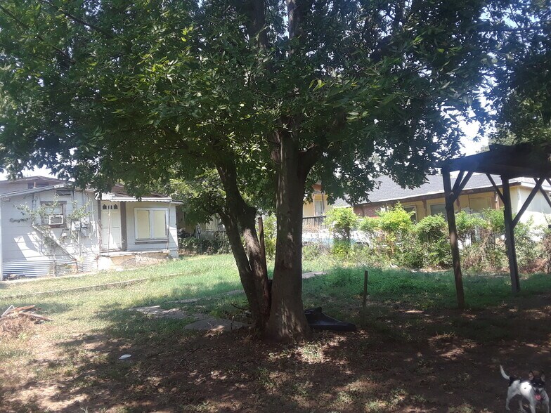 Building Photo - 2312 Ross Ave