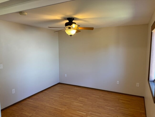 Building Photo - 3233 Jeri Dr NE
