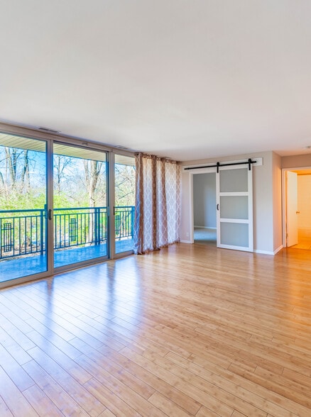 Building Photo - 5950 Oakwood Dr