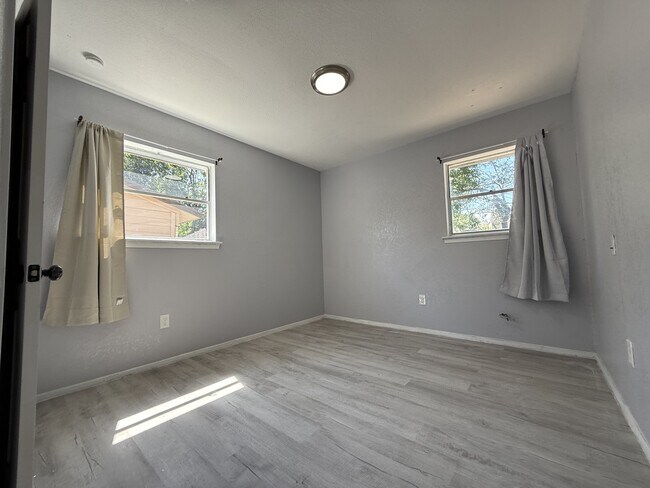 Building Photo - 5736 Shipp Dr