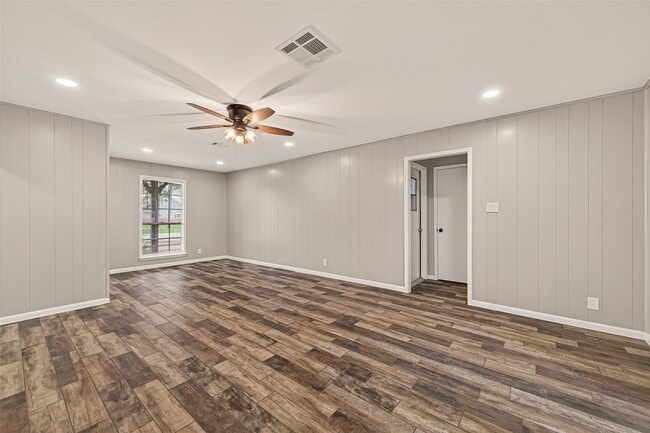 Building Photo - 1203 Bernard Ave