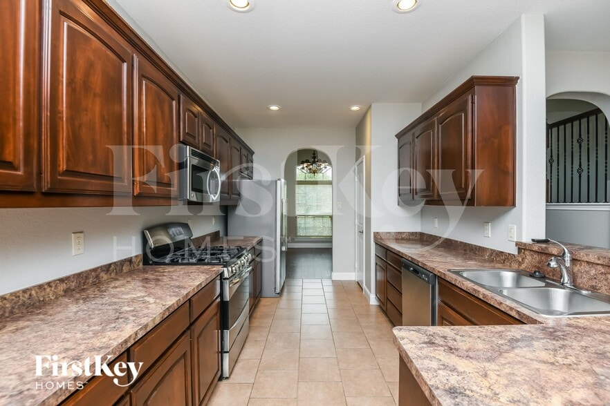 Building Photo - 3017 Beaver Creek Dr