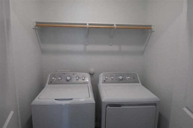 Building Photo - 716 Commander Abbott Dr