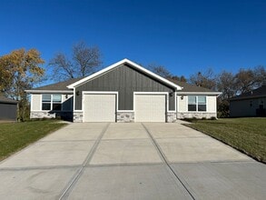 Building Photo - 640-642 Fall Meadow