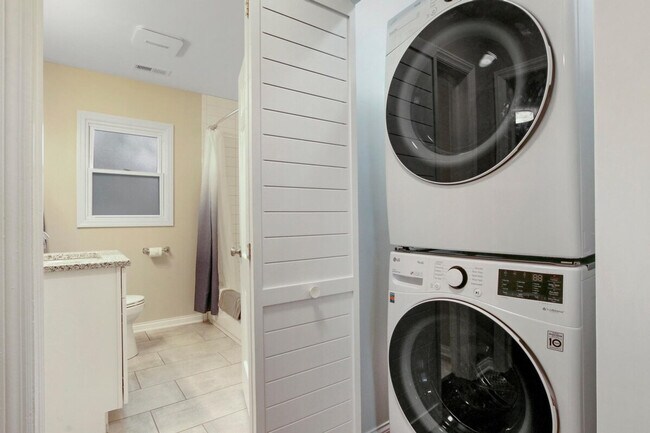 Building Photo - 1532 North Ave